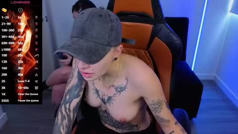 Snapshot of im_laia_ chatting on 10/24/25, 06:15 Laia online show from 10/24/25, 06:15