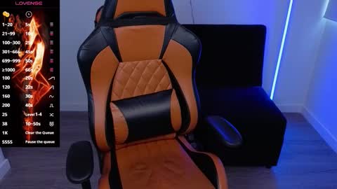 Snapshot of im_laia_ chatting on 10/26/25, 09:53 Laia online show from 10/26/25, 09:53