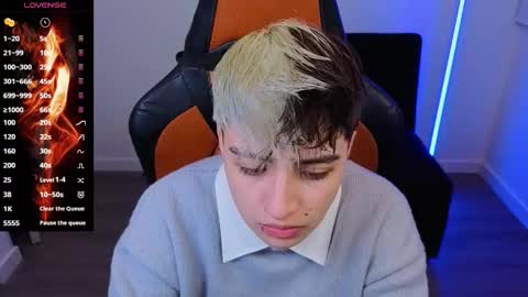 Snapshot of im_laia_ chatting on 10/28/25, 12:25 Laia online show from 10/28/25, 12:25