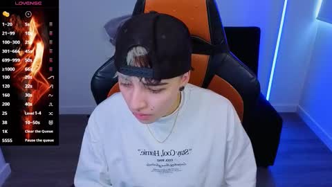 Snapshot of im_laia_ chatting on 10/28/25, 09:28 Laia online show from 10/28/25, 09:28