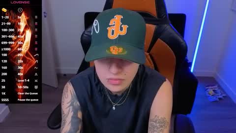 Snapshot of im_laia_ chatting on 11/04/25, 12:43 Laia online show from 11/04/25, 12:43