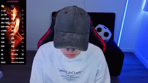 Snapshot of im_laia_ chatting on 11/05/25, 09:48 Laia online show from 11/05/25, 09:48