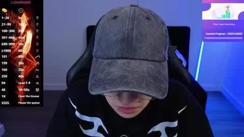 Snapshot of im_laia_ chatting on 11/14/25, 09:13 Laia online show from 11/14/25, 09:13