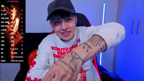 Snapshot of im_laia_ chatting on 11/21/25, 02:21 Laia online show from 11/21/25, 02:21