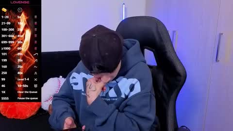 Snapshot of im_laia_ chatting on 11/27/25, 12:13 Laia online show from 11/27/25, 12:13