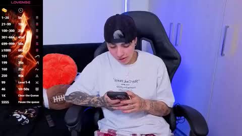 Snapshot of im_laia_ chatting on 11/28/25, 10:34 Laia online show from 11/28/25, 10:34