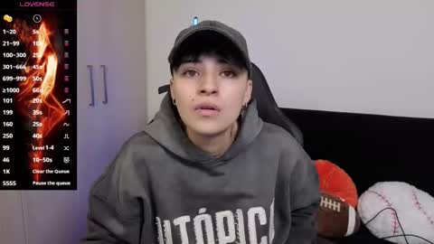 Snapshot of im_laia_ chatting on 12/05/25, 01:03 Laia online show from 12/05/25, 01:03