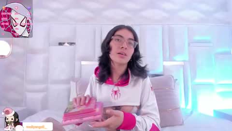 Moly  online show from 12/03/25, 08:29