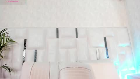 Nika online show from 12/14/25, 02:55