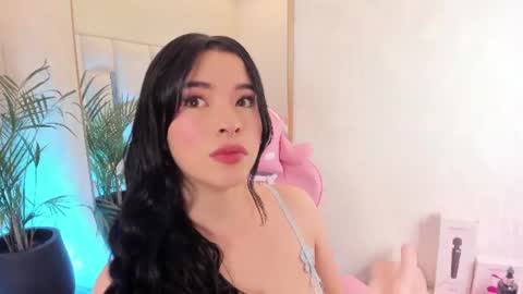Snapshot of im_nika_ chatting on 06/22/26, 12:35 Nika online show from 06/22/26, 12:35