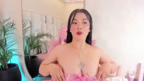 Snapshot of im_nika_ chatting on 07/14/26, 12:33 Nika online show from 07/14/26, 12:33