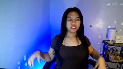 Snapshot of im_ur_girl_demure chatting on 05/24/26, 02:33 kyline online show from 05/24/26, 02:33