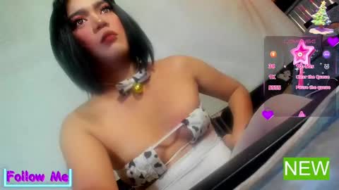 Snapshot of im_ur_hot_ella chatting on 12/31/24, 03:23 ella may online show from 12/31/24, 03:23