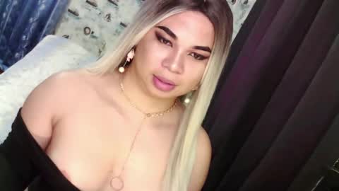 Snapshot of im_ur_sidechic8 chatting on 02/18/25, 03:31 zhy online show from 02/18/25, 03:31