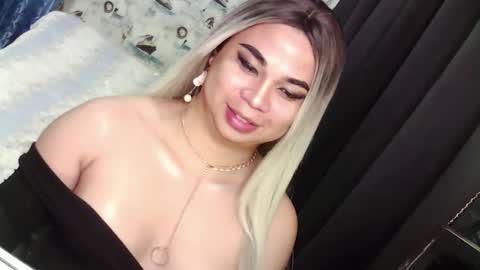 Snapshot of im_ur_sidechic8 chatting on 02/18/25, 07:09 zhy online show from 02/18/25, 07:09