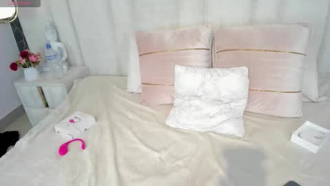 Snapshot of im_ximena chatting on 02/20/26, 09:04 Xime online show from 02/20/26, 09:04