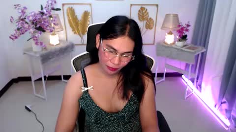 Snapshot of imdestined_foryou chatting on 12/24/24, 06:22 Ashley online show from 12/24/24, 06:22