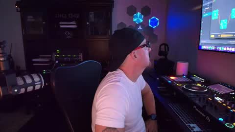 DJ Azra online show from 10/14/25, 01:50