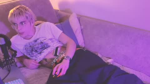 Snapshot of imka_ chatting on 04/26/26, 07:11 LEO online show from 04/26/26, 07:11