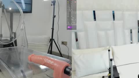 Snapshot of imkrystall chatting on 11/12/25, 09:25 Krystall online show from 11/12/25, 09:25