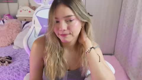 Snapshot of imlarisamaia chatting on 02/27/25, 10:42 Larisa online show from 02/27/25, 10:42