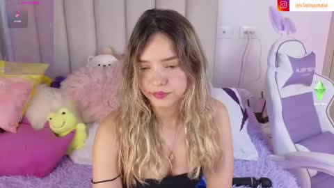 Snapshot of imlarisamaia chatting on 03/08/25, 10:34 Larisa online show from 03/08/25, 10:34