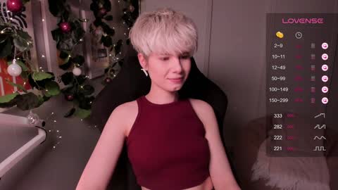 Snapshot of imnotmia chatting on 12/10/24, 08:16 Mia online show from 12/10/24, 08:16