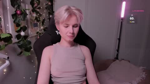 Snapshot of imnotmia chatting on 01/11/25, 08:32 Mia online show from 01/11/25, 08:32