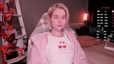 Snapshot of imnotmia chatting on 11/17/25, 10:10 Mia online show from 11/17/25, 10:10