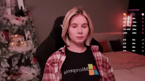 Snapshot of imnotmia chatting on 12/20/25, 09:38 Mia online show from 12/20/25, 09:38