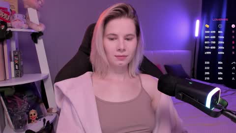 Snapshot of imnotmia chatting on 04/05/26, 10:12 Mia online show from 04/05/26, 10:12