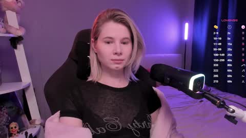 Snapshot of imnotmia chatting on 04/06/26, 10:05 Mia online show from 04/06/26, 10:05