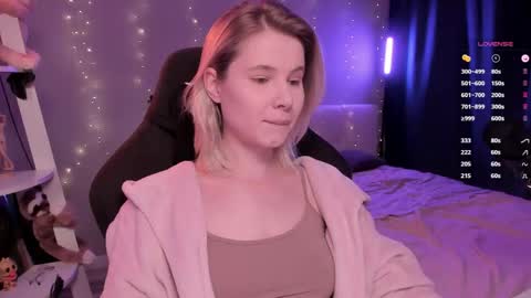 Snapshot of imnotmia chatting on 04/12/26, 10:09 Mia online show from 04/12/26, 10:09