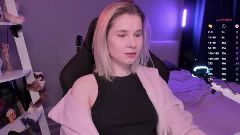 Snapshot of imnotmia chatting on 04/13/26, 09:59 Mia online show from 04/13/26, 09:59