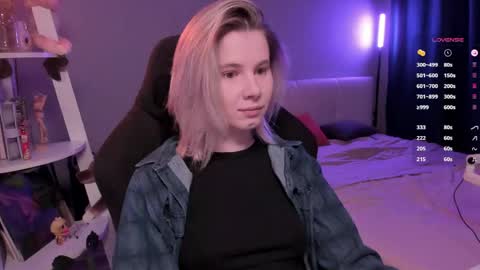 Snapshot of imnotmia chatting on 04/18/26, 10:19 Mia online show from 04/18/26, 10:19