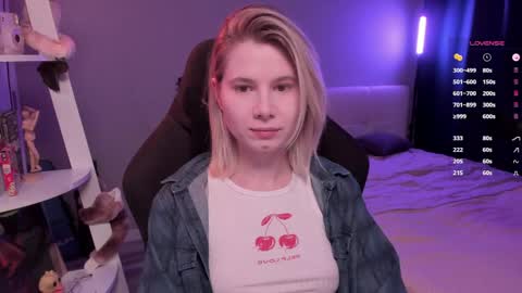 Snapshot of imnotmia chatting on 04/19/26, 10:47 Mia online show from 04/19/26, 10:47