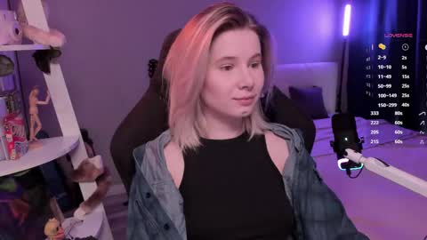 Snapshot of imnotmia chatting on 04/24/26, 11:01 Mia online show from 04/24/26, 11:01