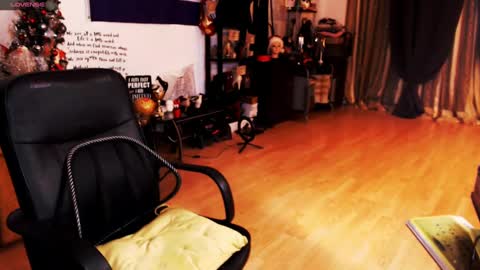 Empress online show from 02/11/25, 02:35