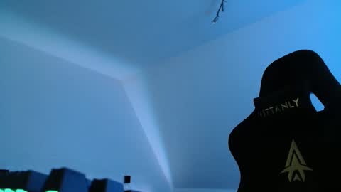 Snapshot of imsexyandiknowit89 chatting on 11/03/25, 02:29 Flummi online show from 11/03/25, 02:29