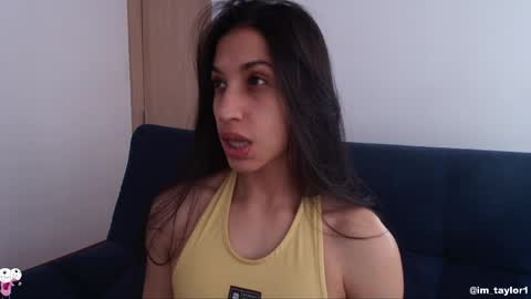 Snapshot of imtaylor__ chatting on 04/15/26, 06:15 TAYLOR online show from 04/15/26, 06:15