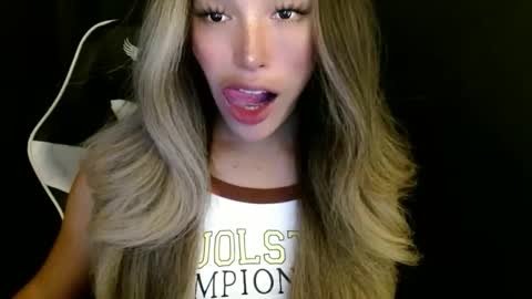 Queen Gwen online show from 11/08/25, 05:07