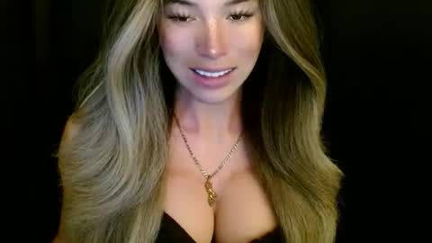 Queen Gwen online show from 11/19/25, 08:53