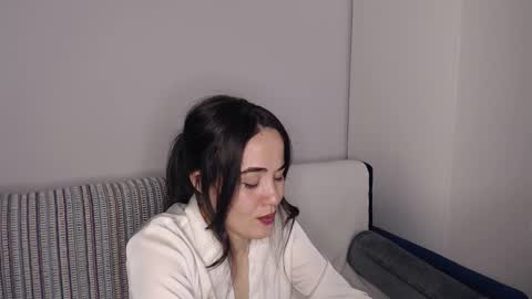 Snapshot of in_yan chatting on 11/14/25, 07:56 Lin online show from 11/14/25, 07:56