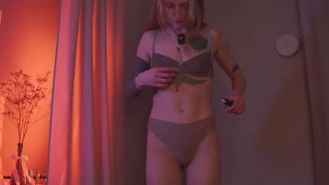 oksana  online show from 11/14/25, 03:55