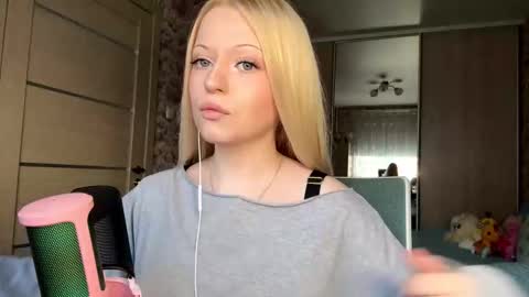 Snapshot of inamillsap chatting on 03/15/26, 12:33 Lola online show from 03/15/26, 12:33