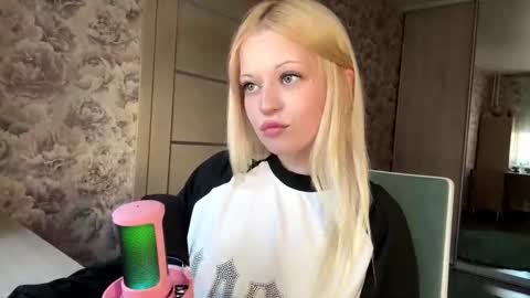 Snapshot of inamillsap chatting on 03/26/26, 12:11 Lola online show from 03/26/26, 12:11