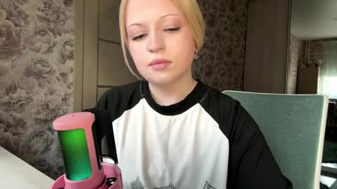 Snapshot of inamillsap chatting on 03/27/26, 12:05 Lola online show from 03/27/26, 12:05