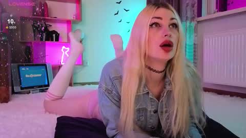  Dina  Help me reach 100 likes  online show from 10/12/25, 09:14