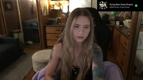 Snapshot of incognitoqueen chatting on 12/10/24, 03:20 Carter online show from 12/10/24, 03:20