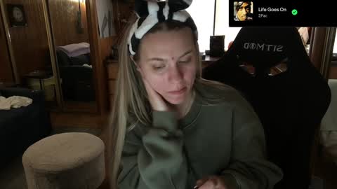 Snapshot of incognitoqueen chatting on 12/13/24, 06:27 Carter online show from 12/13/24, 06:27